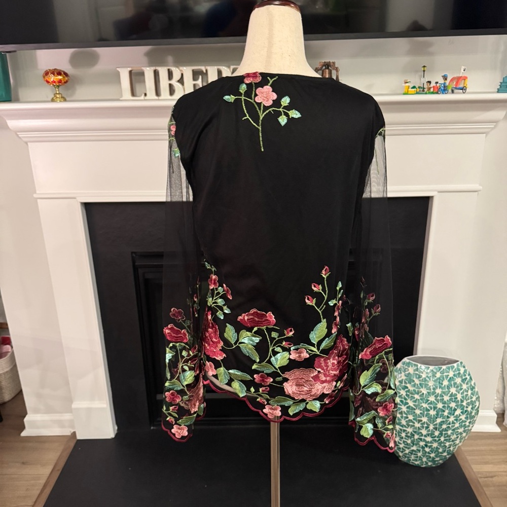 🖤 VENUS Black Floral Embroidered Mesh Sleeve Blouse – Size M - Picture 7 of 11